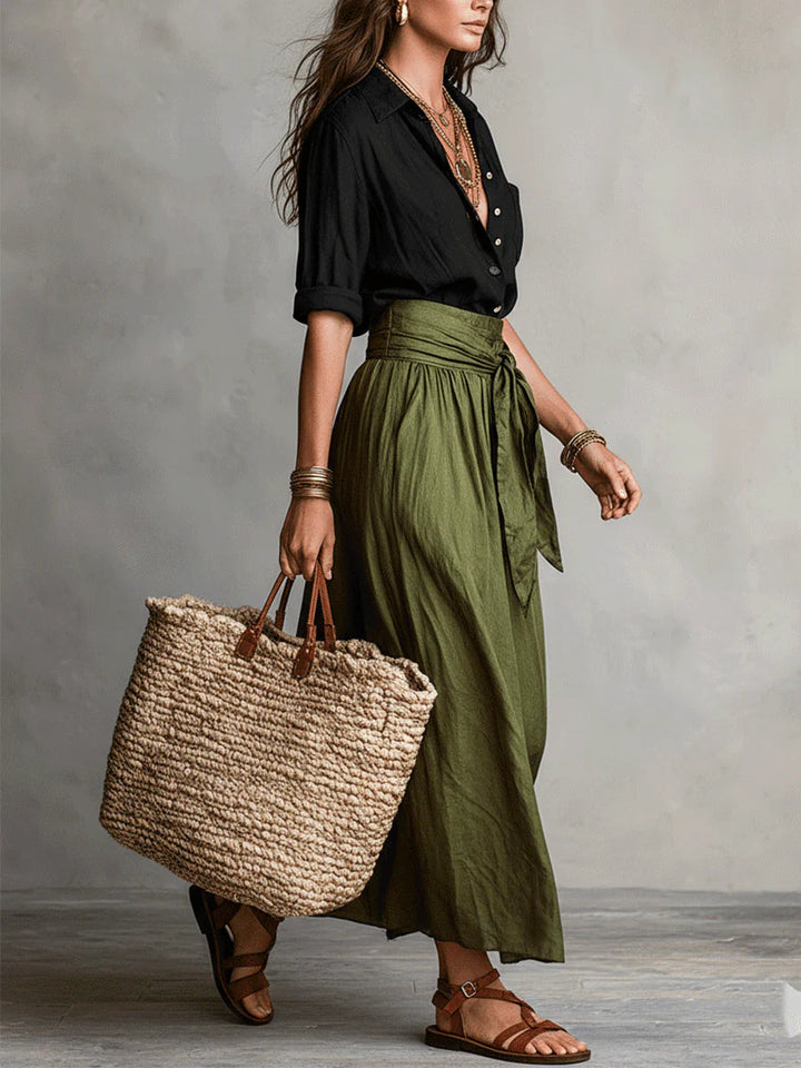 Cleo | Completo di due pezzi: maglietta nera e gonna midi verde oliva